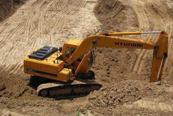 平整土地施工挖斷軍用光纜，挖掘機操作員被判刑8個月