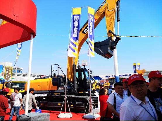 第二屆雄安工程機(jī)械展盛大開幕 千機(jī)匯聚，智繪未來新城